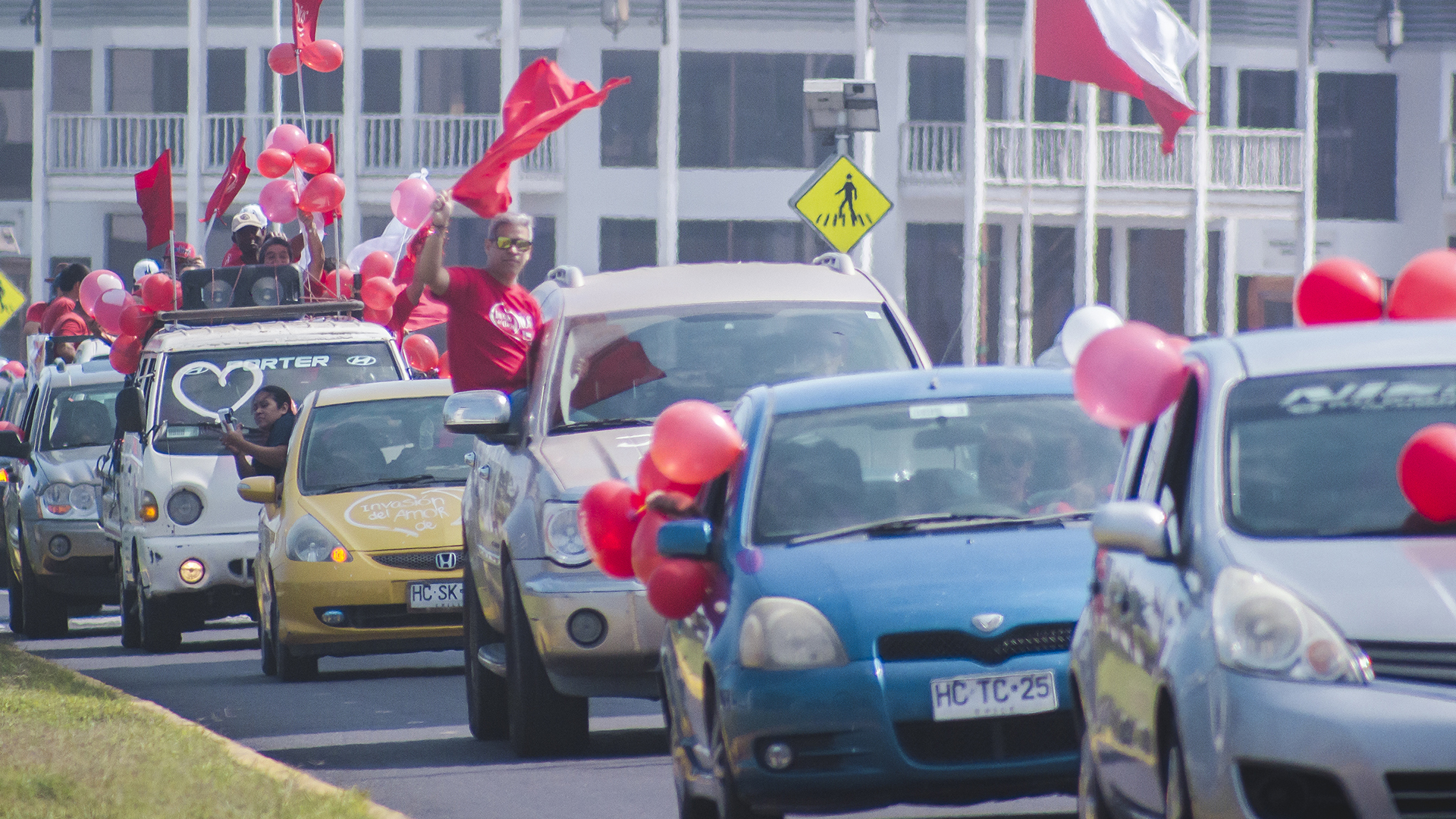 Multitudinaria caravana de Invasión del amor de Dios en Iquique