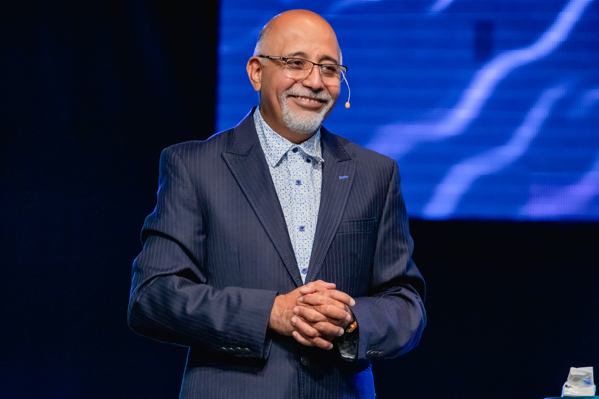 Uno en medio de multitudes